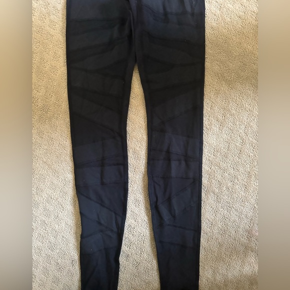 Lululemon wunder under with mesh cutout - Picture 3 of 4